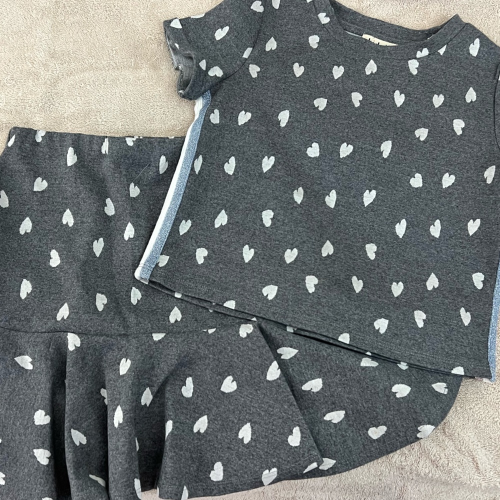 1 kidpik gray with white hearts girls size 7 skirt set